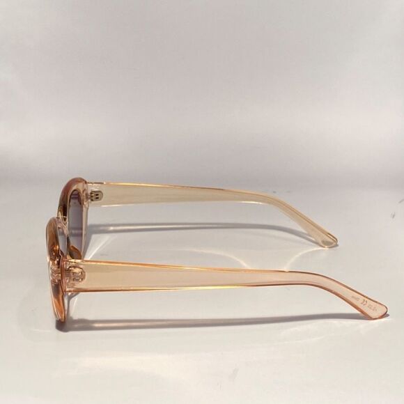 Reading Sunglasses 2.25 Clear Gold Sweetheart Frames Dark Lenses NWT - Picture 2 of 7